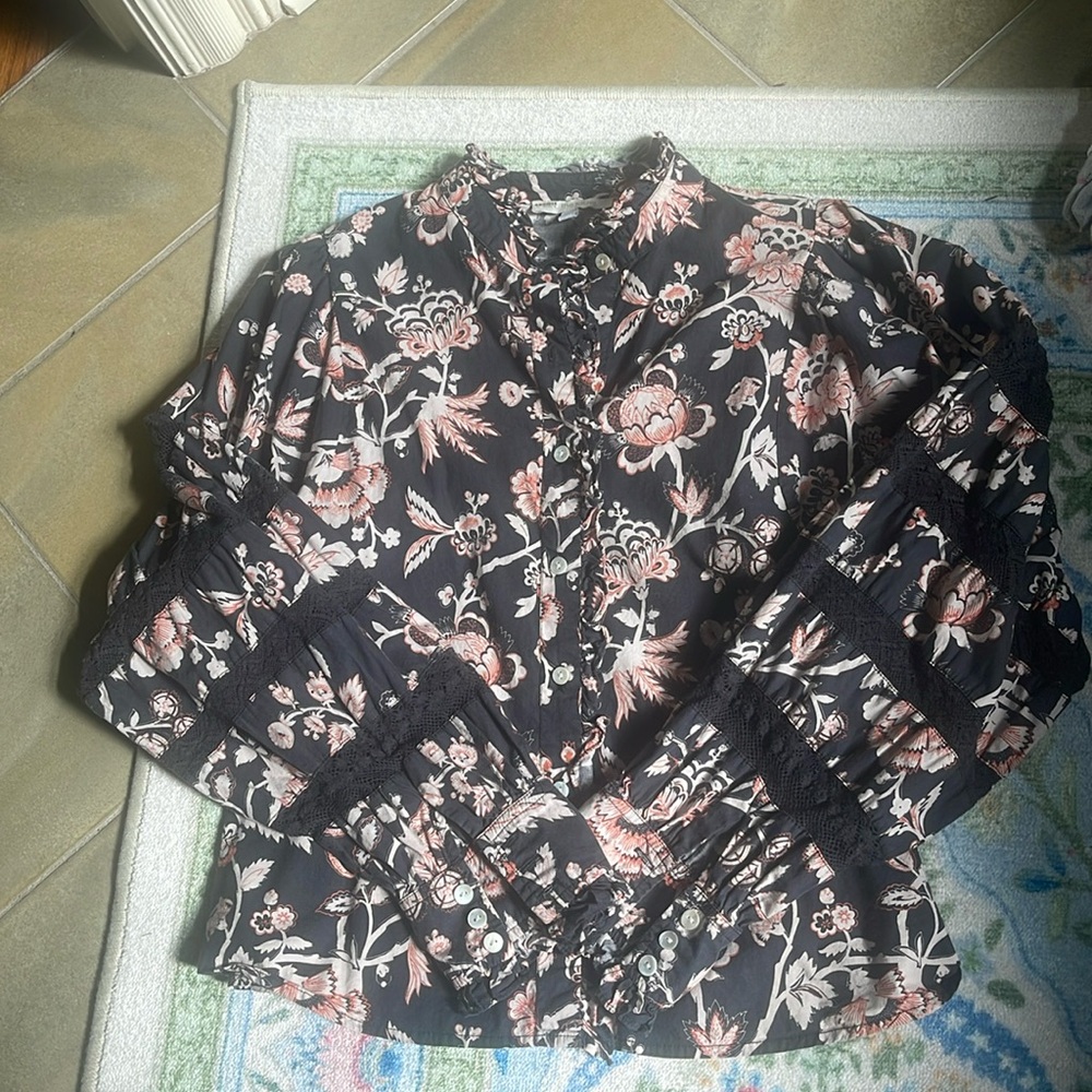Love the label top from Anthropologie Nuly